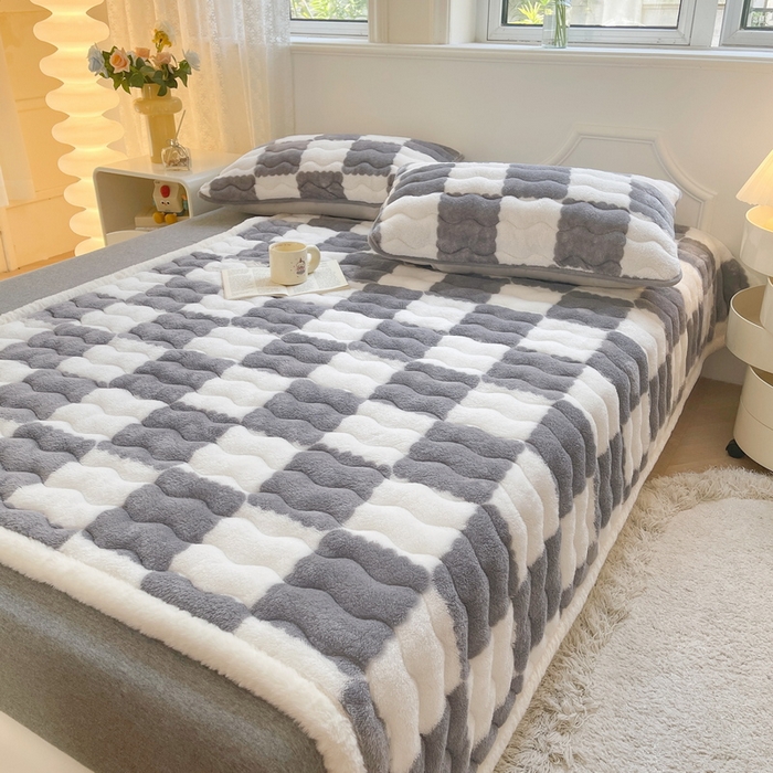 91家纺网 家纺一手货源 找家纺 2024秋冬加厚床垫床褥子北极绒印花泰迪绒床褥床护垫三件套-160g夹棉 棋盘格-灰色