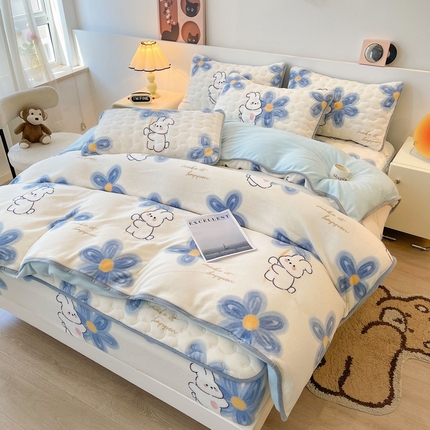 91家纺网 家纺一手货源 找家纺 2024秋冬A类牛奶绒加厚夹棉床笠+牛奶绒被套四件套邻家小兔