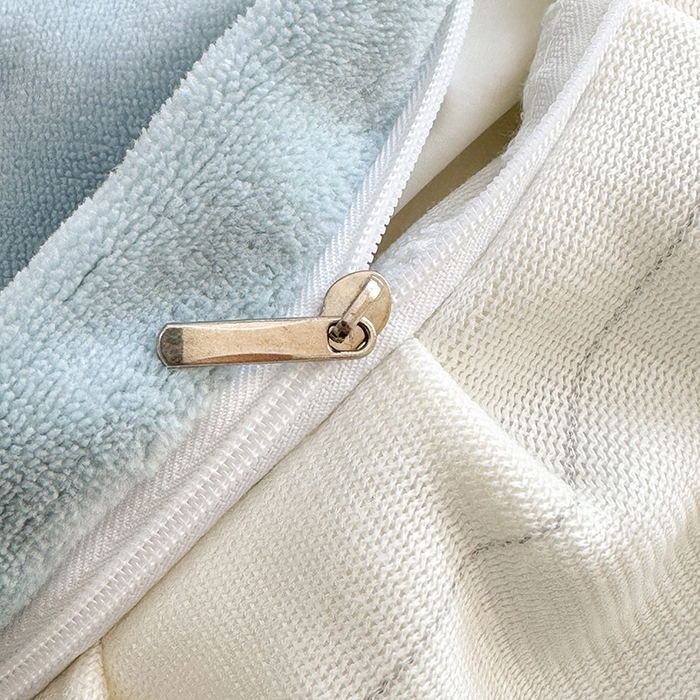 91家纺网 家纺一手货源 找家纺 大麦家纺 204新款高克重雕花牛奶绒四件套-爱丽丝 爱丽丝-天蓝