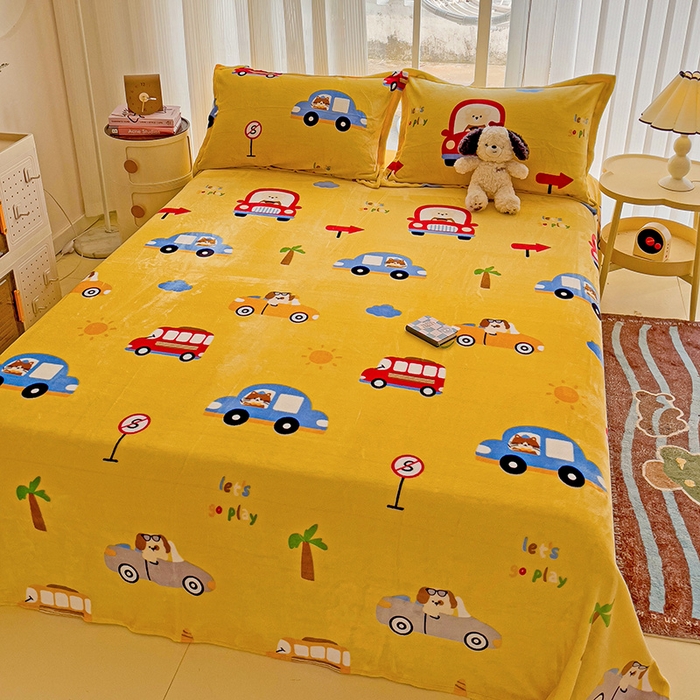 91家纺网 家纺一手货源 找家纺 名兮家居 2024新款时尚卡通风高克重牛奶绒床单-盖毯 汽车派对