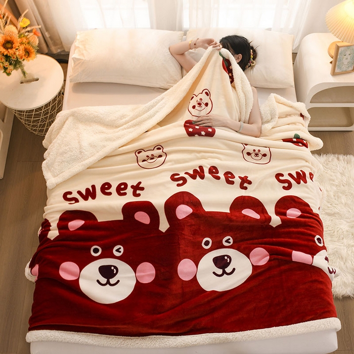91家纺网 家纺一手货源 找家纺 2025新款毛毯AB版牛奶绒+羊羔绒毯子复合多功能午睡毯 甜蜜熊