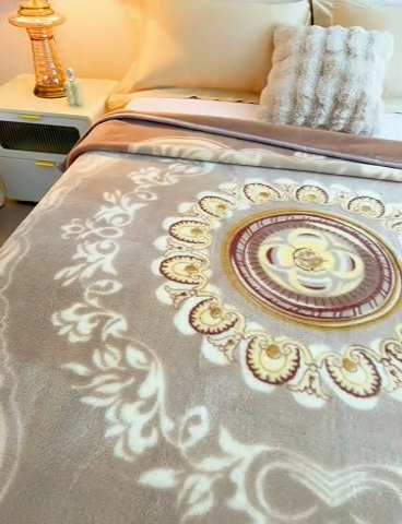 91家纺网 家纺一手货源 找家纺 2024新款柔软欧式轻奢真羊毛毛毯毯子 皇储世家