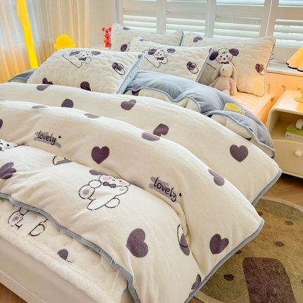 91家纺网 家纺一手货源 找家纺 2024秋冬新款牛奶绒加厚夹棉床褥垫+牛奶绒被套四件套.爱心狗
