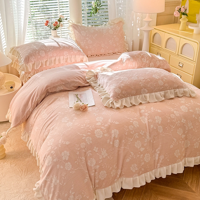 91家纺网 家纺一手货源 找家纺 大麦家纺 204新款高克重雕花牛奶绒四件套-爱丽丝 爱丽丝-桃粉