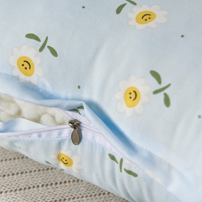 91家纺网 家纺一手货源 找家纺 圣楚家纺 2024新款云朵护颈枕枕头枕芯45*60cm 笑脸