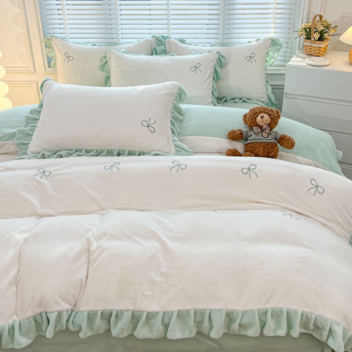 91家纺网 家纺一手货源 找家纺 金麦家纺 2024新款花边款牛奶绒四件套 蝴蝶结-蓝色