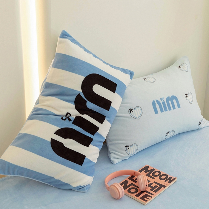 91家纺网 家纺一手货源 找家纺 寐居家纺 2024新款大阪牛奶绒数码印花枕套 mini爱心