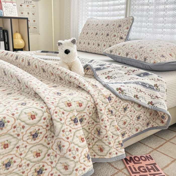 91家纺网 家纺一手货源 找家纺 茉夕家纺 2024新款奶芙纯棉印花牛奶绒水洗床盖 奶芙-春暖花开