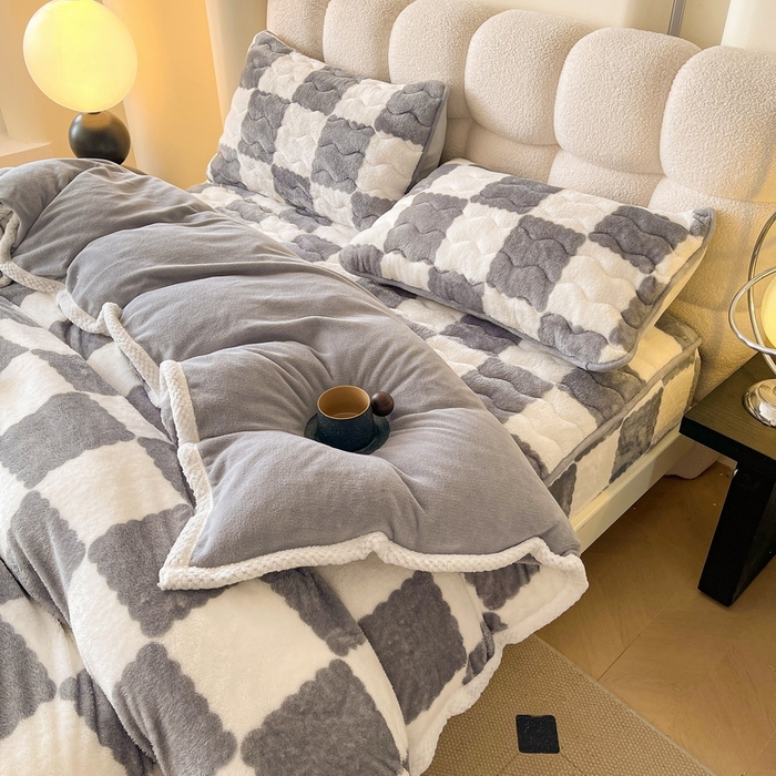 91家纺网 家纺一手货源 找家纺 2024新款A类北极绒格子-条纹系列宽包边加厚被套（暖光图） 棋盘格-灰色