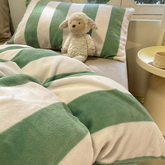 91家纺网 家纺一手货源 找家纺 寐居家纺 2024新款大眼条纹牛奶绒毛巾绣四件套 荷尔蒙