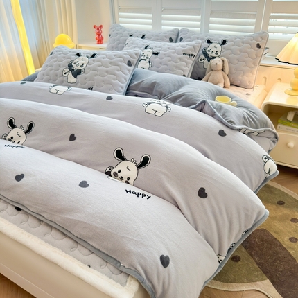 91家纺网 家纺一手货源 找家纺 2024秋冬新款牛奶绒加厚夹棉床褥垫+牛奶绒被套四件套俏皮狗