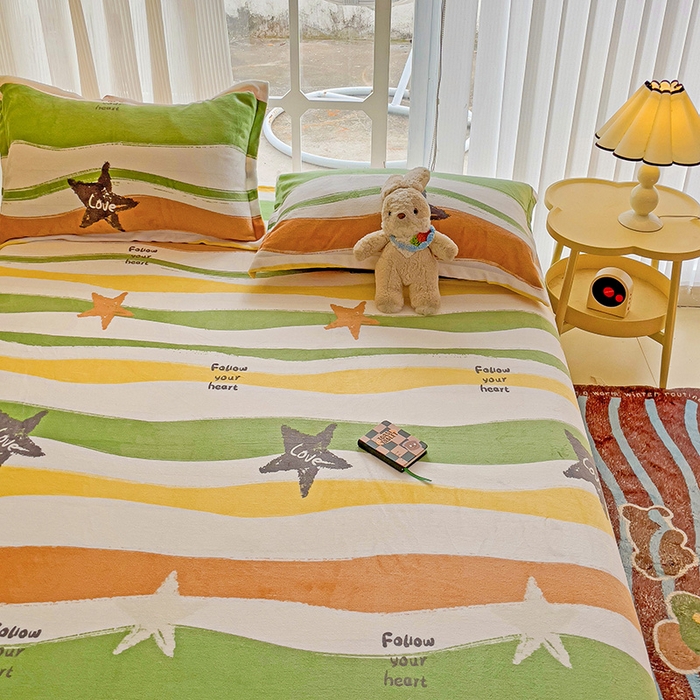 91家纺网 家纺一手货源 找家纺 名兮家居 2024新款时尚卡通风高克重牛奶绒床单-盖毯 繁星