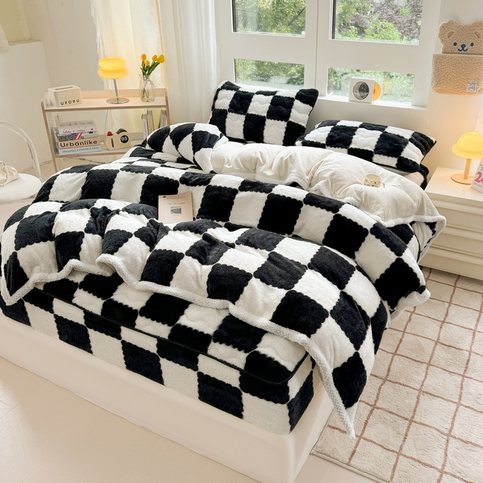 91家纺网 家纺一手货源 找家纺 2024新款A类北极绒格子-条纹系列宽包边加厚被套（自然光图） 棋盘格-黑白
