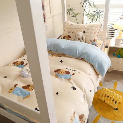 91家纺网 家纺一手货源 找家纺 爱思凯家纺 2025新款A类牛奶绒学生床褥三件套-初心系列 学生【初心】-星星狗