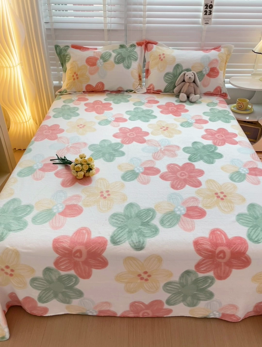 91家纺网 家纺一手货源 找家纺 名兮家居 2024新款时尚卡通风高克重牛奶绒床单-盖毯 倾城