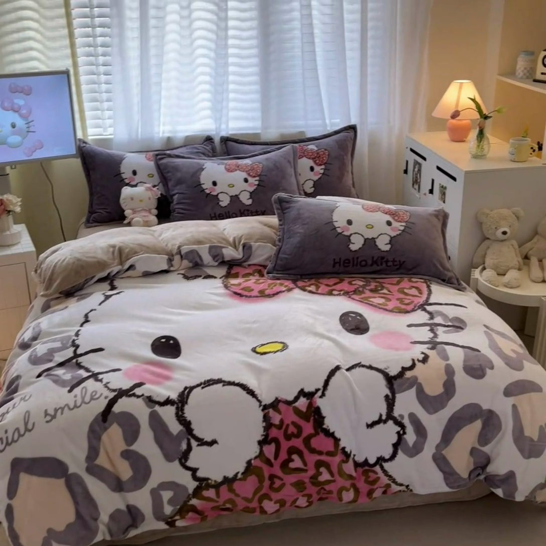 91家纺网 家纺一手货源 找家纺 金爱家 2024新款三丽鸥大版加厚牛奶绒四件套-第二批 咖啡豹纹kt