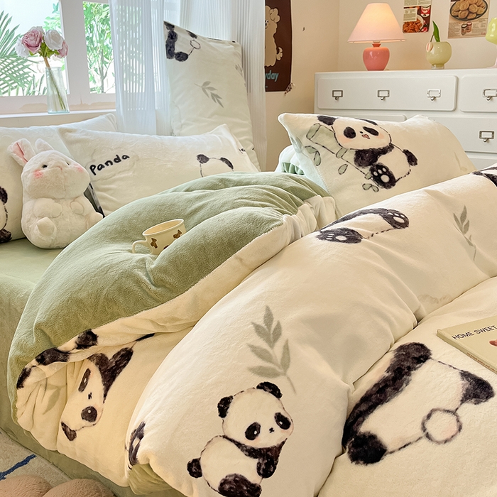 91家纺网 家纺一手货源 找家纺 慕澄家纺 2024新款小清新可爱印花牛奶绒加厚保暖四件套 小熊猫