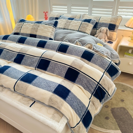 91家纺网 家纺一手货源 找家纺 2024秋冬新款牛奶绒加厚夹棉床褥垫+牛奶绒被套四件套肌理格