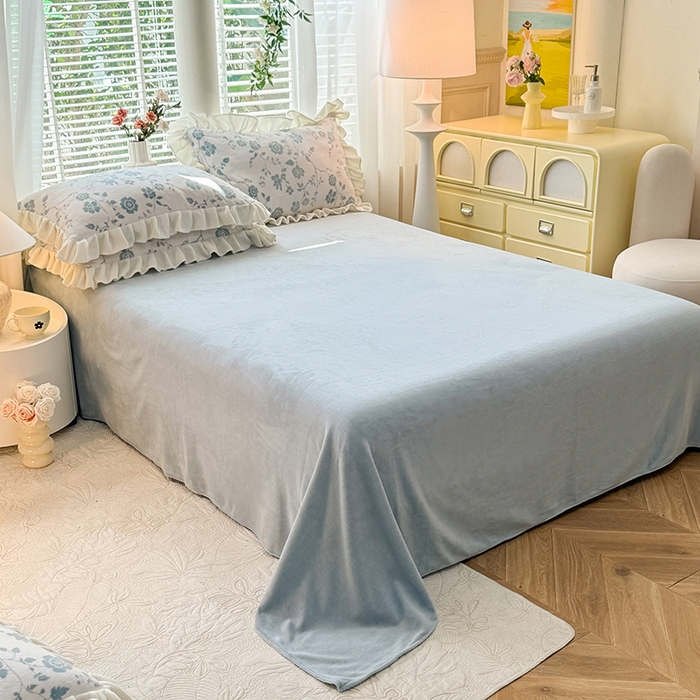 91家纺网 家纺一手货源 找家纺 大麦家纺 204新款高克重雕花牛奶绒四件套-爱丽丝 爱丽丝-天蓝