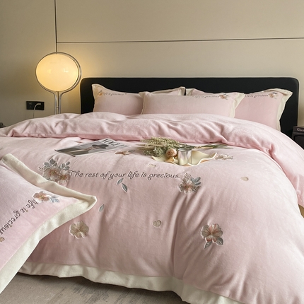 91家纺网 家纺一手货源 找家纺 （总）七七家纺 2025新款牛奶绒刺绣花香系列四件套