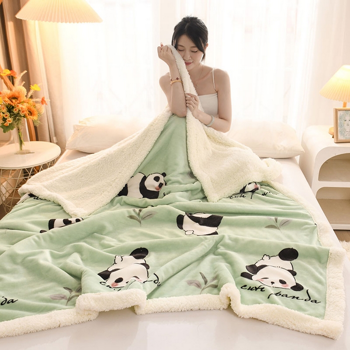 91家纺网 家纺一手货源 找家纺 2025新款毛毯AB版牛奶绒+羊羔绒毯子复合多功能午睡毯 熊猫-绿