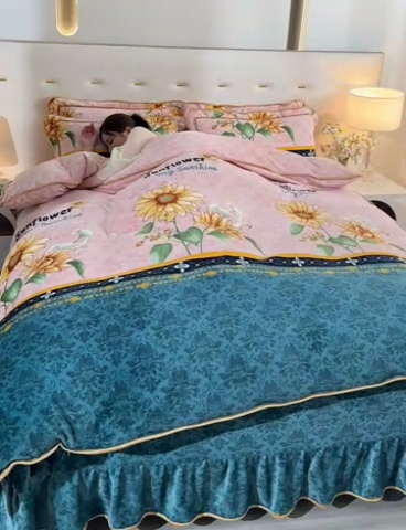91家纺网 家纺一手货源 找家纺 阿亮家居 2024新款8.5斤保暖牛奶绒金貂绒床裙款四件套 葵花向日