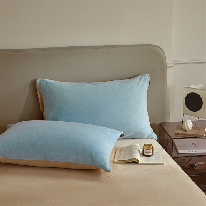 91家纺网 家纺一手货源 找家纺 启程家纺 2024新款A类加厚230克纯色双拼牛奶绒四件套 天蓝+奶咖