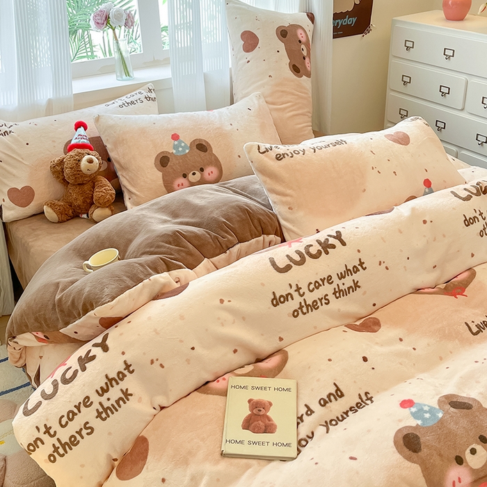 91家纺网 家纺一手货源 找家纺 慕澄家纺 2024新款小清新可爱印花牛奶绒加厚保暖四件套 点点熊仔