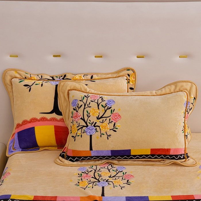 91家纺网 家纺一手货源 找家纺 阿亮家居 2024新款8.5斤保暖牛奶绒金貂绒床裙款四件套 浪漫玫瑰