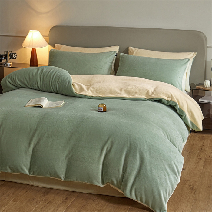 91家纺网 家纺一手货源 找家纺 启程家纺 2024新款A类加厚230克纯色双拼牛奶绒四件套 草绿+奶黄