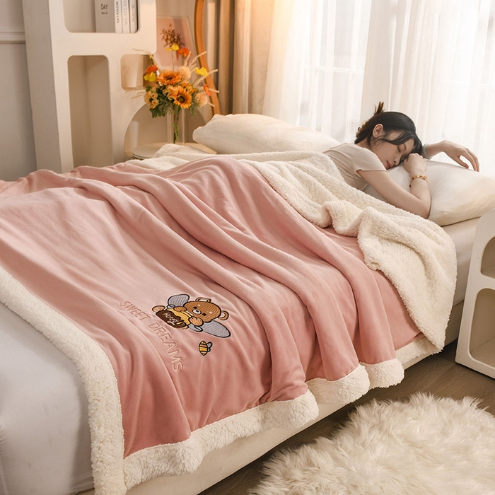 91家纺网 家纺一手货源 找家纺 2025新款毛毯AB版牛奶绒+羊羔绒毯子复合多功能午睡毯 美梦-少女粉