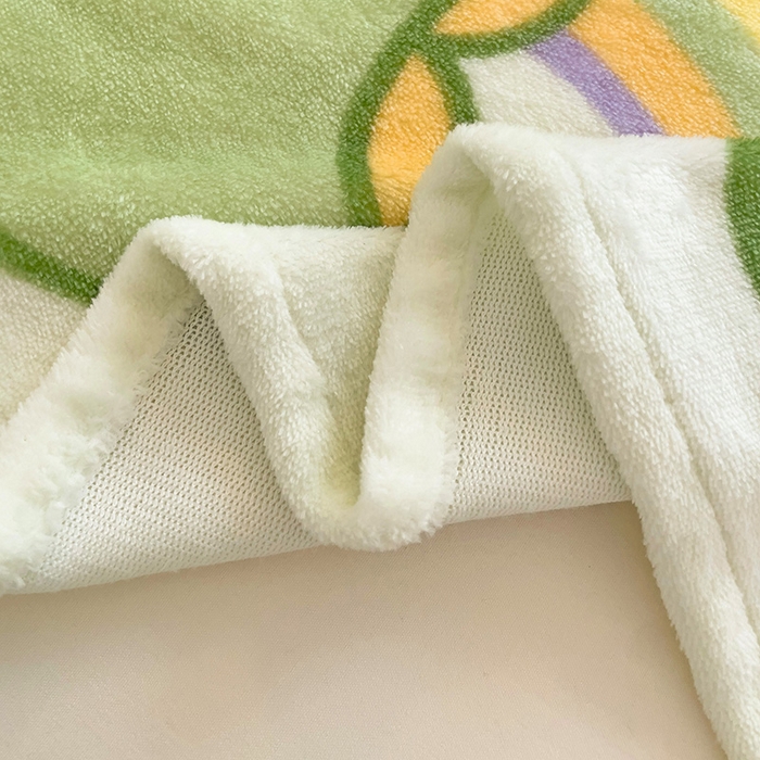 91家纺网 家纺一手货源 找家纺 名兮家居 2024新款时尚卡通风高克重牛奶绒床单-盖毯 彩虹奶龙