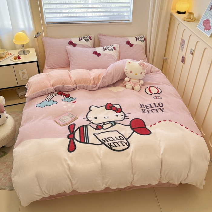 91家纺网 家纺一手货源 找家纺 金爱家 2024新款三丽鸥大版加厚牛奶绒四件套-第二批 绒R滑翔kt