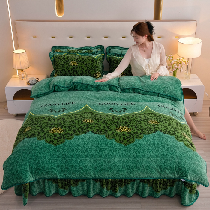91家纺网 家纺一手货源 找家纺 阿亮家居 2024新款8.5斤保暖牛奶绒金貂绒床裙款四件套 绿野仙踪