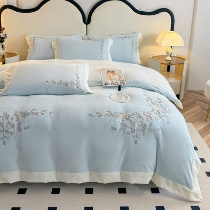 91家纺网 家纺一手货源 找家纺 （总）KA家纺 2025新款冬季设计师款牛奶绒刺绣四件套沐言系列