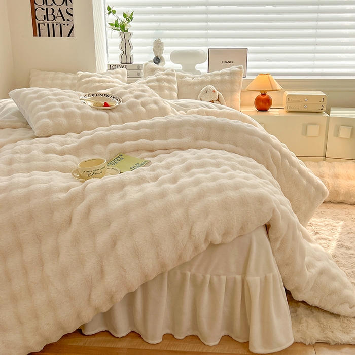 91家纺网 家纺一手货源 找家纺 绒世界 2024直播秋冬新款高克重500克床裙款泡泡四件套纯色印花系列  泡泡-奶白色