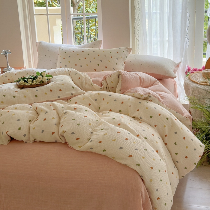 91家纺网 家纺一手货源 找家纺 木楌  2025新款全棉A类皱皱纱印花四件套 奶油爱心