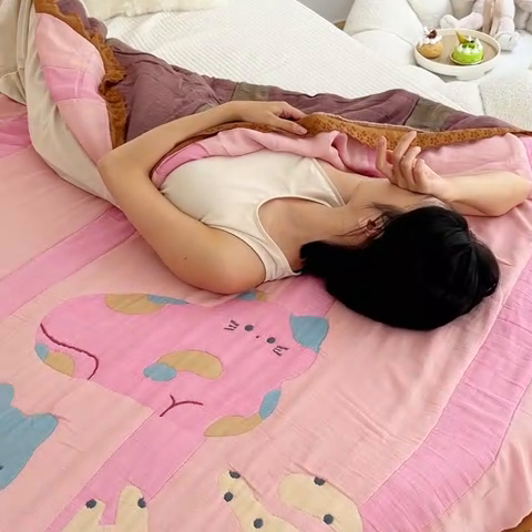 91家纺网 家纺一手货源 找家纺 乐家毛巾被 2024新款十层纱布泡芙被 彩虹小猫