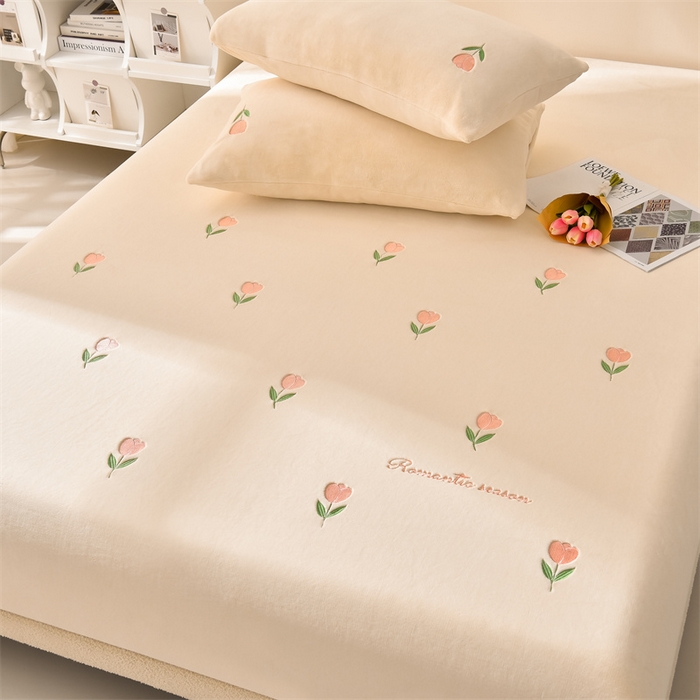 91家纺网 家纺一手货源 找家纺 笙意家纺 2025新款A类牛奶绒花卉刺绣单床笠 郁金香-奶昔白