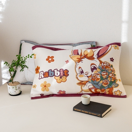 91家纺网 家纺一手货源 找家纺 彩虹毛巾 2024新款中国风全棉六层纱枕巾隔脏绑带枕巾国潮纯棉6层纱布枕巾加厚情侣枕套 花束兔 (白色)【绑带款】