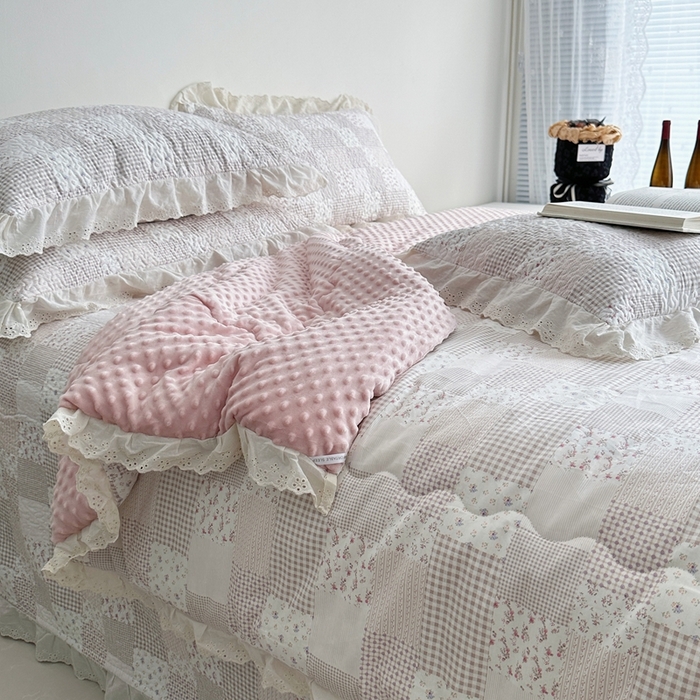 91家纺网 家纺一手货源 找家纺 佰织鑫家居 2024新款秋冬全棉法式床盖款豆豆被四件套 芳柔