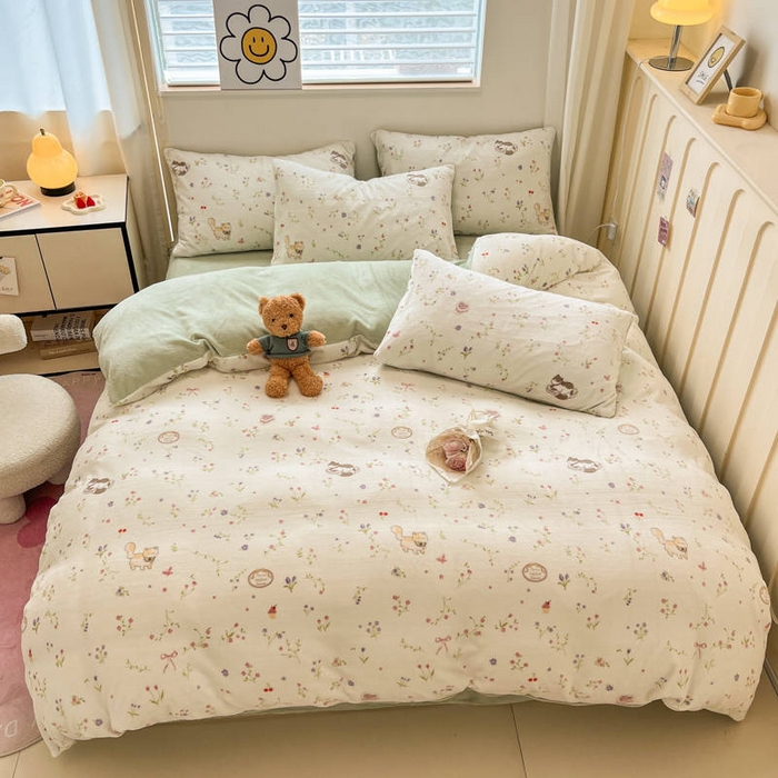 91家纺网 家纺一手货源 找家纺 捌月 2024新款童话镇系列高克重印花牛奶绒四件套卡通小清新加厚保暖绒套件 花枝猫