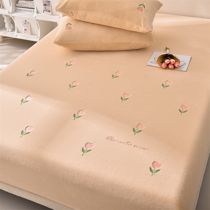 91家纺网 家纺一手货源 找家纺 笙意家纺 2025新款A类牛奶绒花卉刺绣单床笠 郁金香-香槟