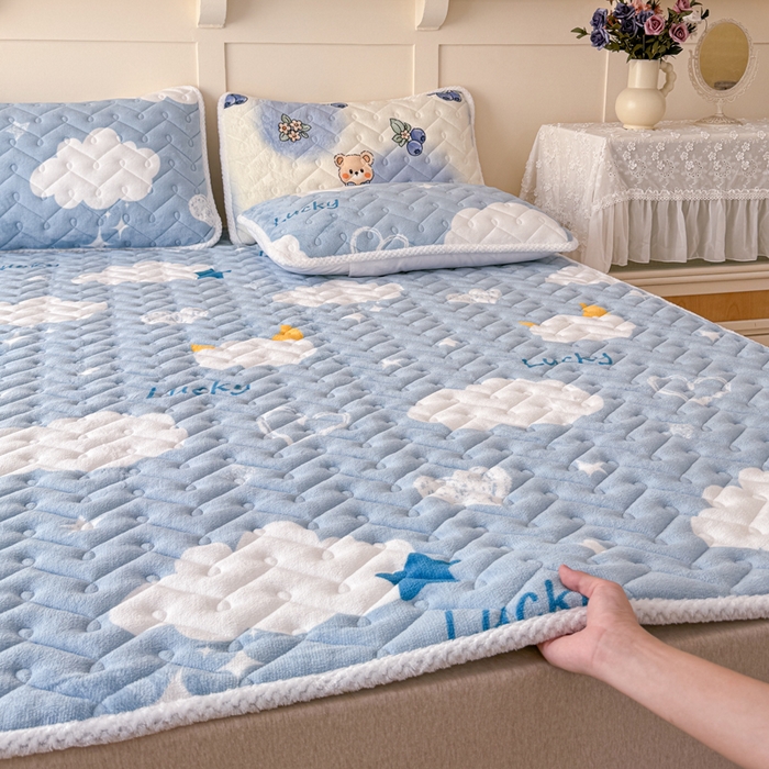 91家纺网 家纺一手货源 找家纺 小萌虎 2024新款牛奶绒床垫 在云端