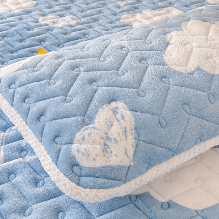 91家纺网 家纺一手货源 找家纺 小萌虎 2024新款牛奶绒床垫 在云端