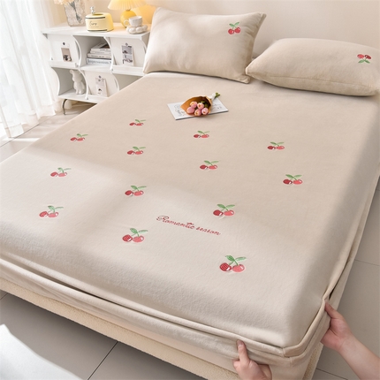 笙意家纺 2025新款A类牛奶绒花卉刺绣单床笠 樱桃-山灰