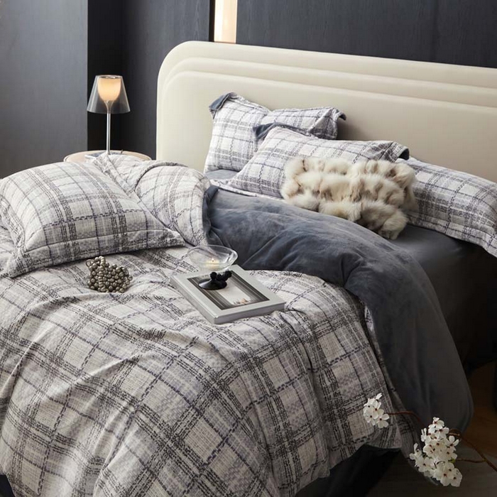 91家纺网 家纺一手货源 找家纺 金奇达家纺 2024秋冬新品保暖加厚绒类热氧™绒绒四件套-【格里克】（全网控价{折后券后}不低于258元） 小香灰