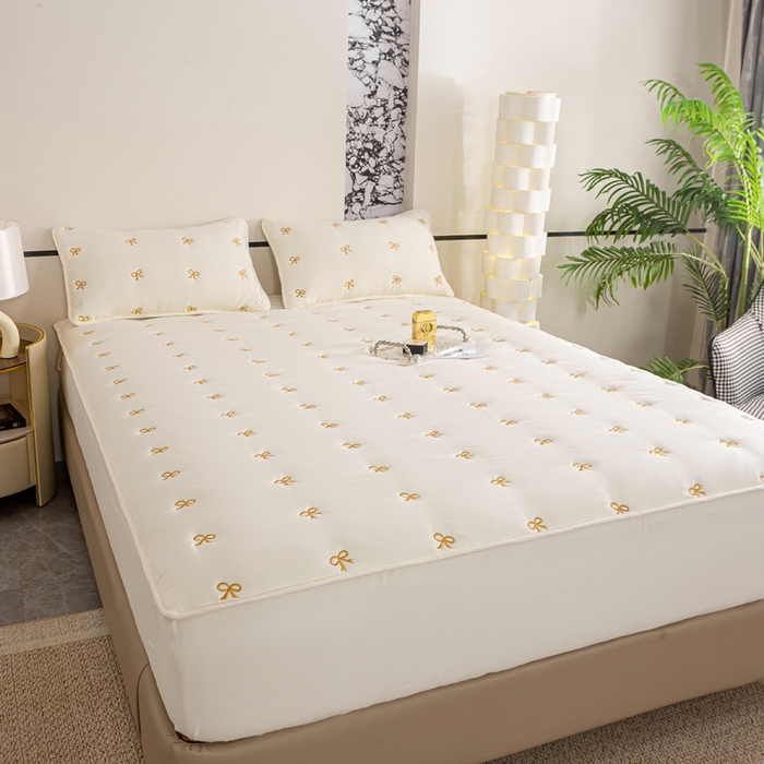 91家纺网 家纺一手货源 找家纺 米柳家纺 2024新款水洗棉大豆夹棉床笠 蝴蝶结-米白