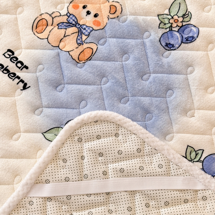 91家纺网 家纺一手货源 找家纺 小萌虎 2024新款牛奶绒床垫 蓝莓小熊