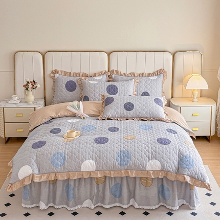 91家纺网 家纺一手货源 找家纺 （总）爱妮玖玖家纺 2024新款全棉印花小蕾丝夹棉床裙配夹棉被套四件套